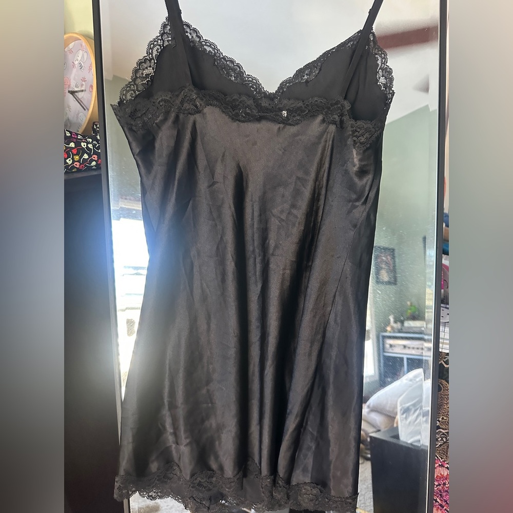 Victoria’s Secret Black and Lace Sleeveless Chemise - Picture 9 of 11